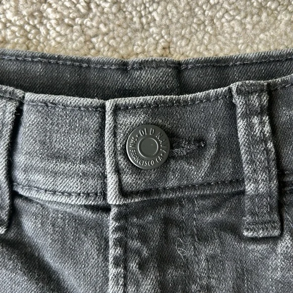 Old Navy Distressed Mid-Rise Boyfriend Jean Shorts Stretch Denim Black SZ 2 EUC - Picture 3 of 8